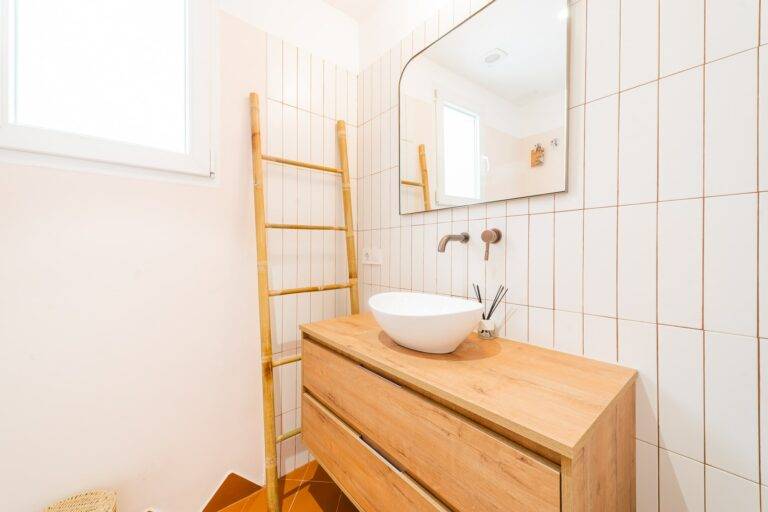 bathroom 1 photo 2_buy to let investment_4 bedrooms_cabanyal_valencia