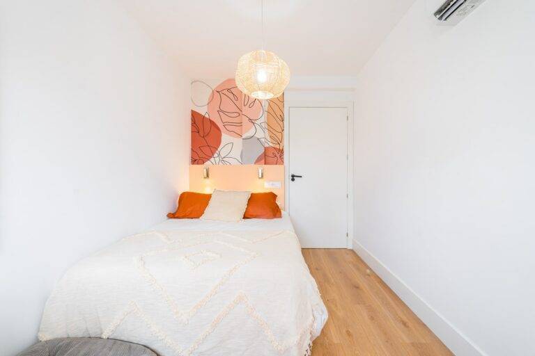 room 1 photo 2_calle juan mercader_cabanyal_rental property in valencia