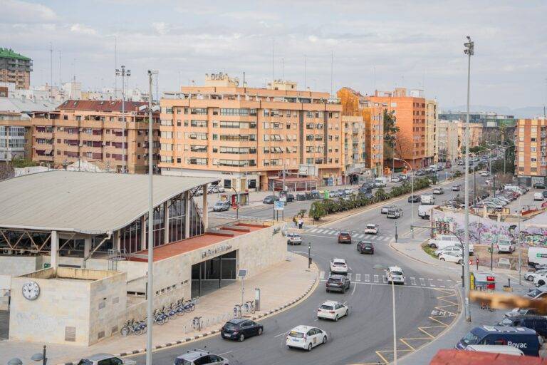 view from rooftop_buy to let investment_4 bedrooms_calle juan mercader_cabanyal_valencia